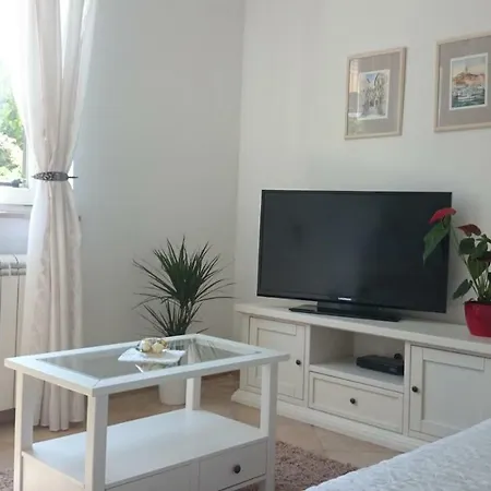 Ruzica Apartment *